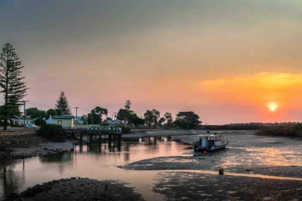 That Seaside Cottage - Fully Equipped Home, 4 Bedrooms On The Foreshore Tooradin Exterior photo